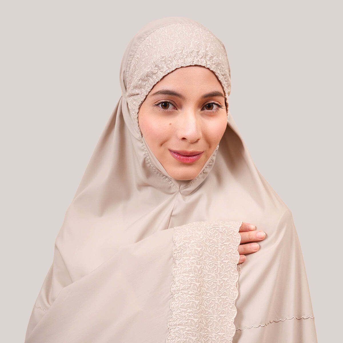 WCSIGNATURESAAFAMIDICREAMLATTE3