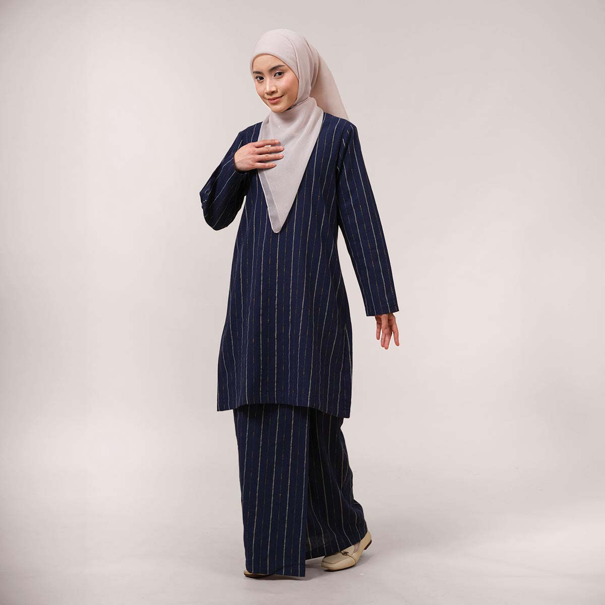 WC-YASRAKURUNG-NAVYBLUE3