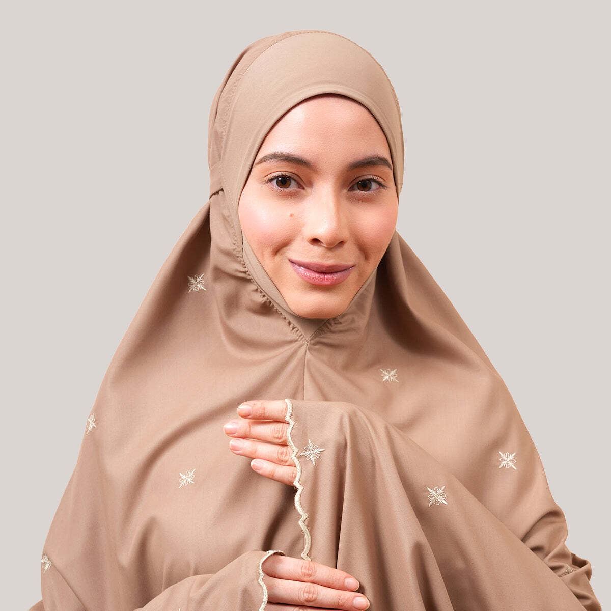 WCBRODERIEEYLAFASHMOCHA4