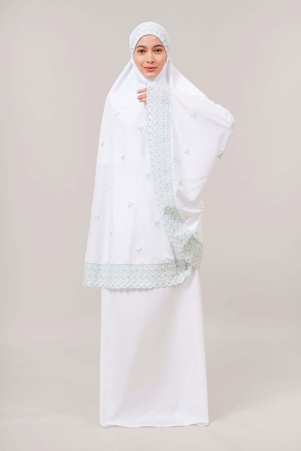 WC_BRODERIE_SARIMAS_RONA_ICEBERG_GREEN_2