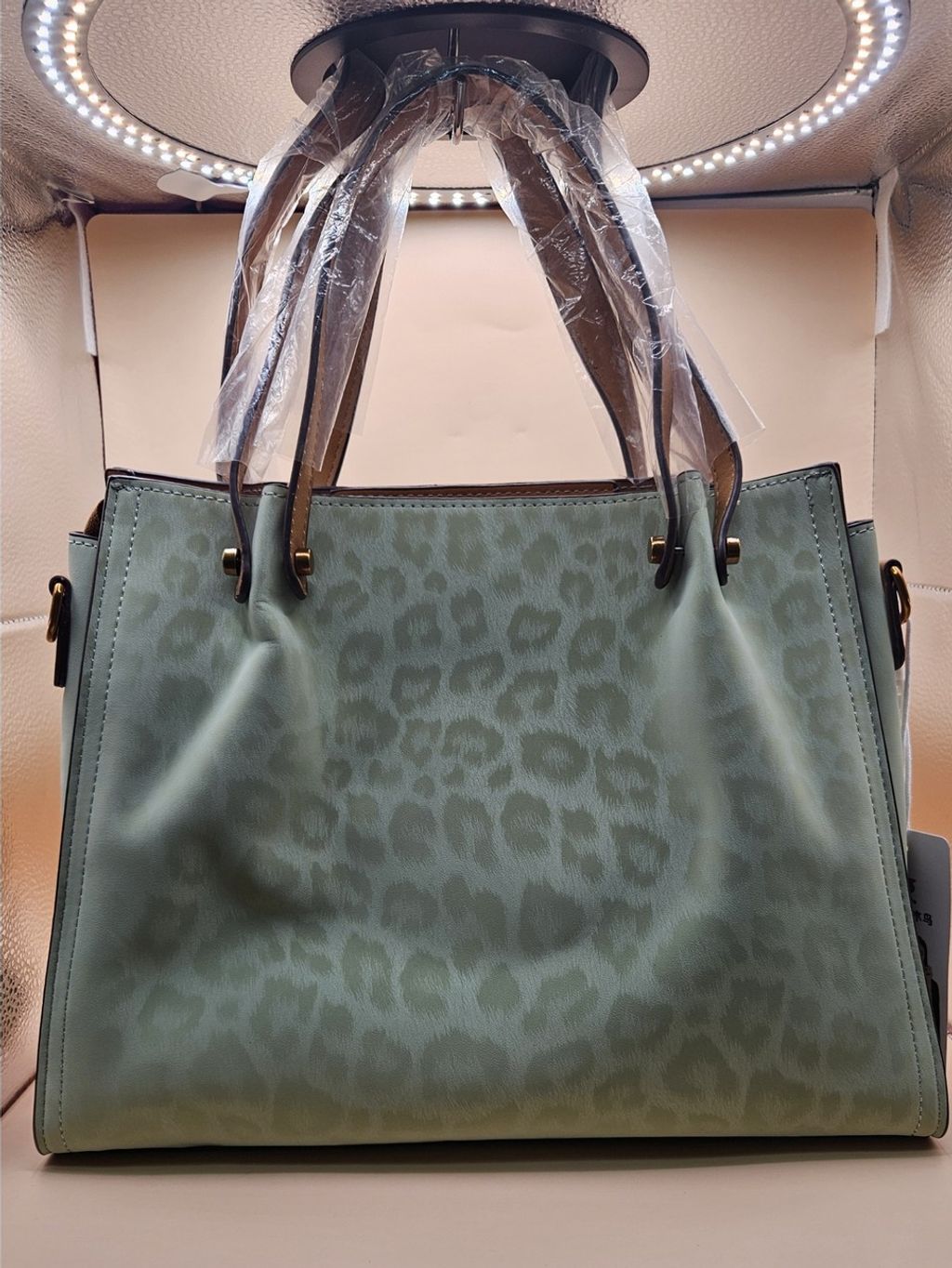 tw-11134207-820lf-ml7z5u60we82db