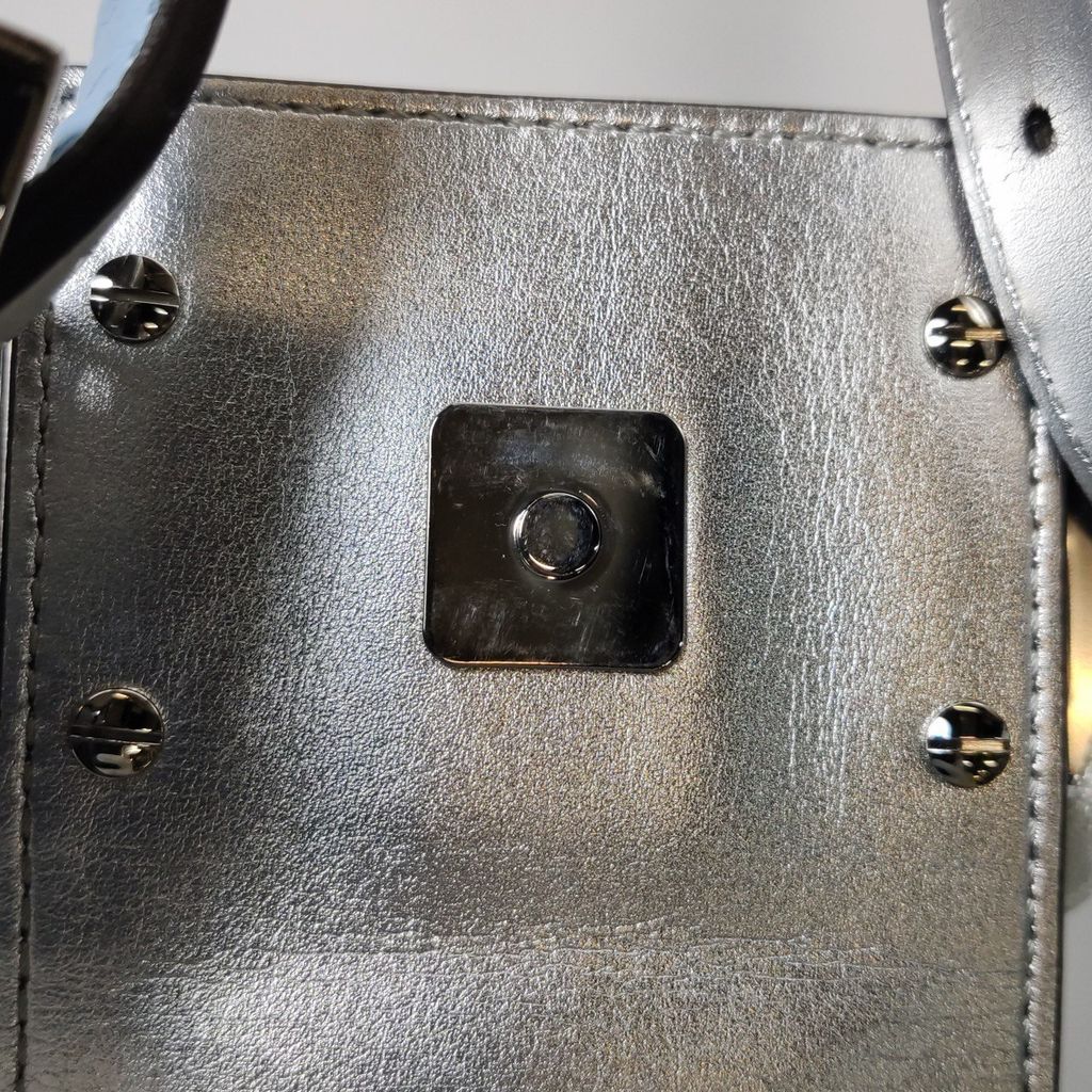 photo_6122994253395856621_y