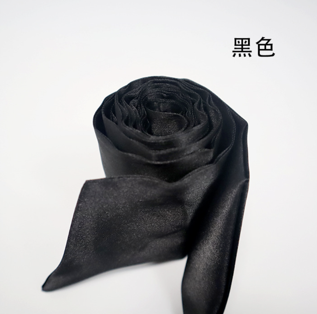 黑色