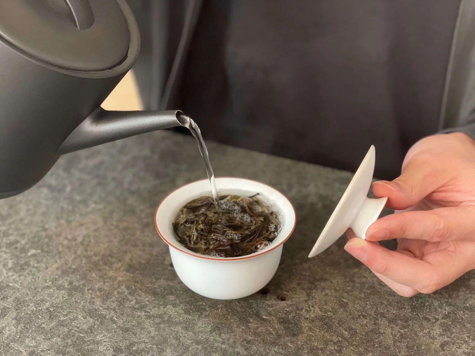 泡茶水溫怎麼控制？台灣茶水溫科學解析，告別苦澀｜磅茶 Bondeo