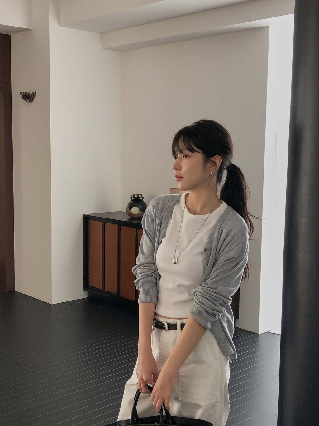 snapvideo--@miel__product on Instagram: "•올리브티셔츠
Ivory | Mela-1094