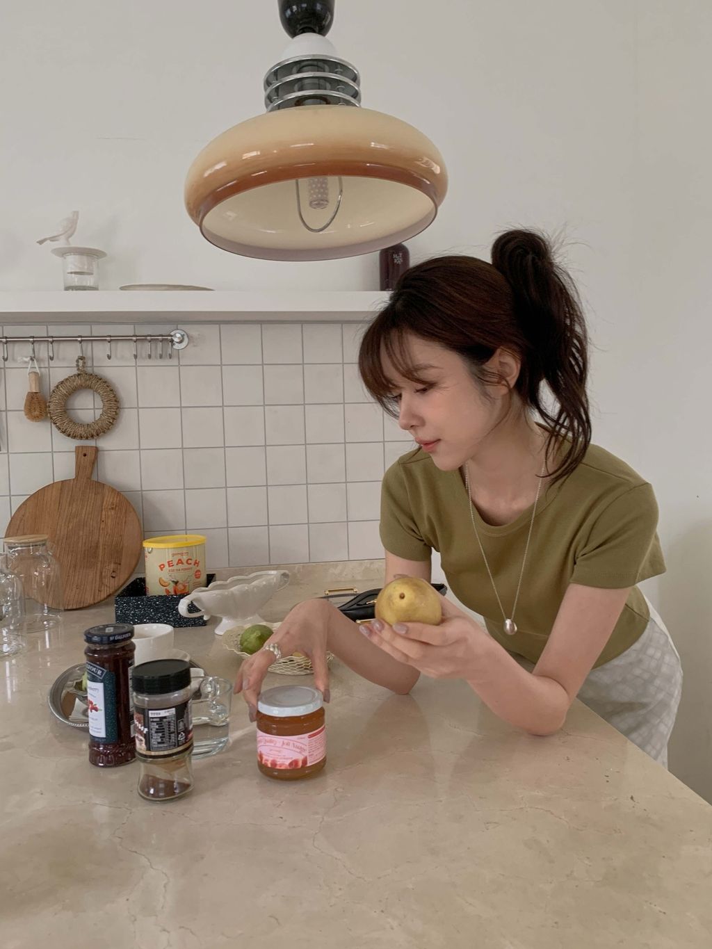 snapvideo--@miel__product on Instagram: "•올리브티셔츠
Ivory | Mela-2912