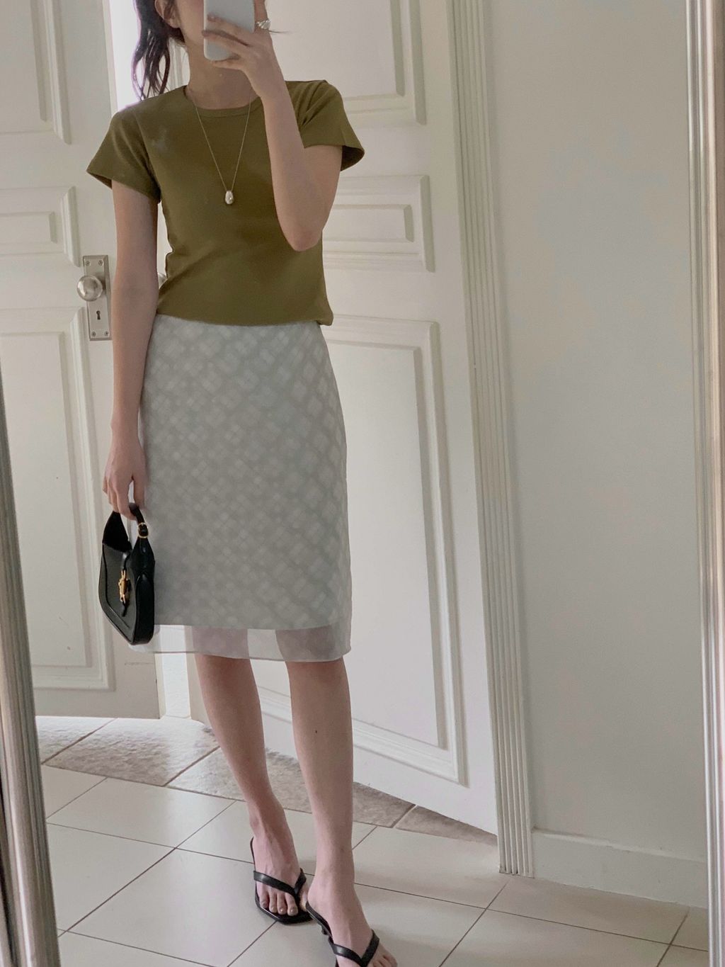 snapvideo--@miel__product on Instagram: "•올리브티셔츠
Ivory | Mela-8196