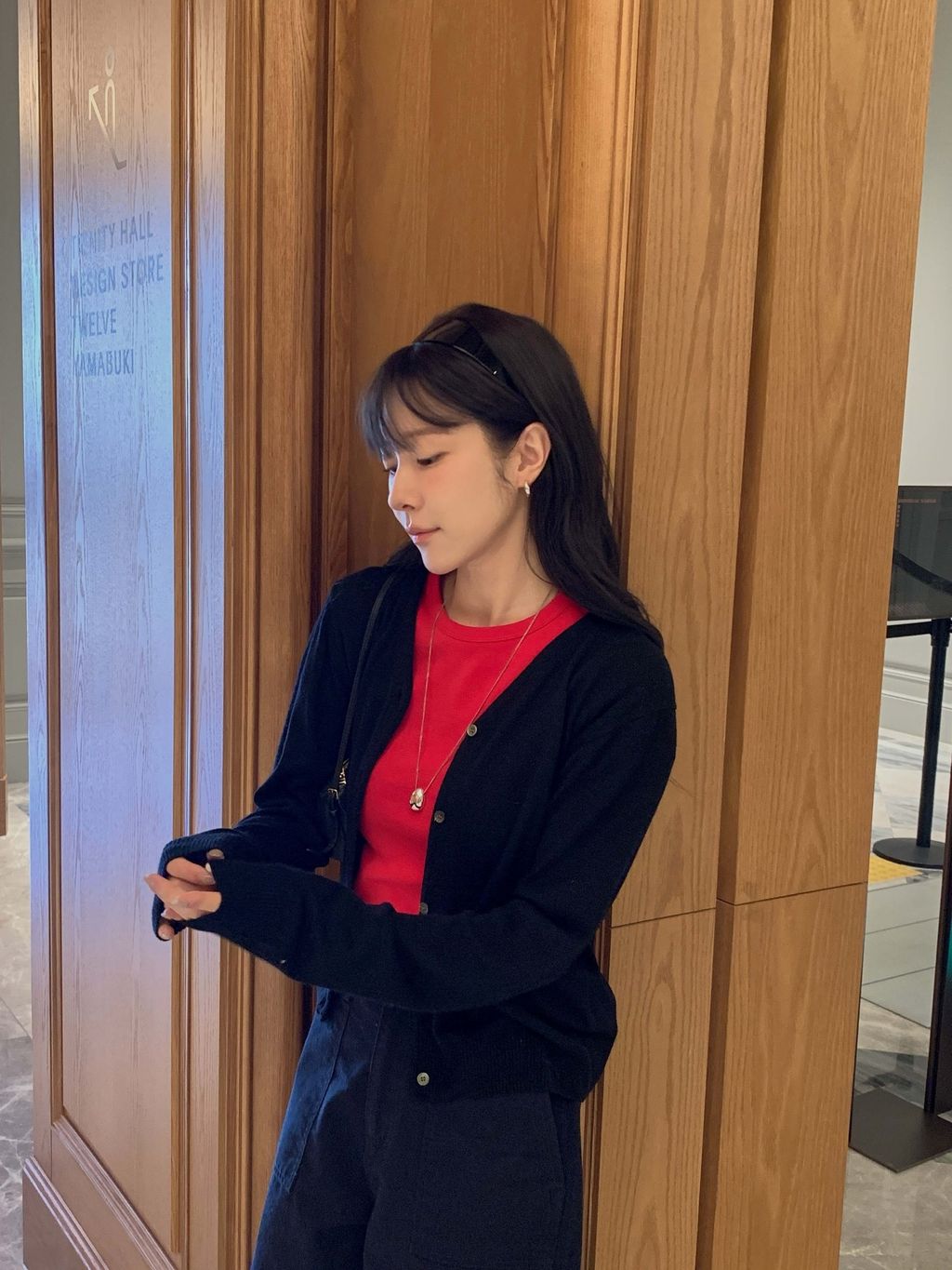 snapvideo--@miel__product on Instagram: "•올리브티셔츠
Ivory | Mela-1338