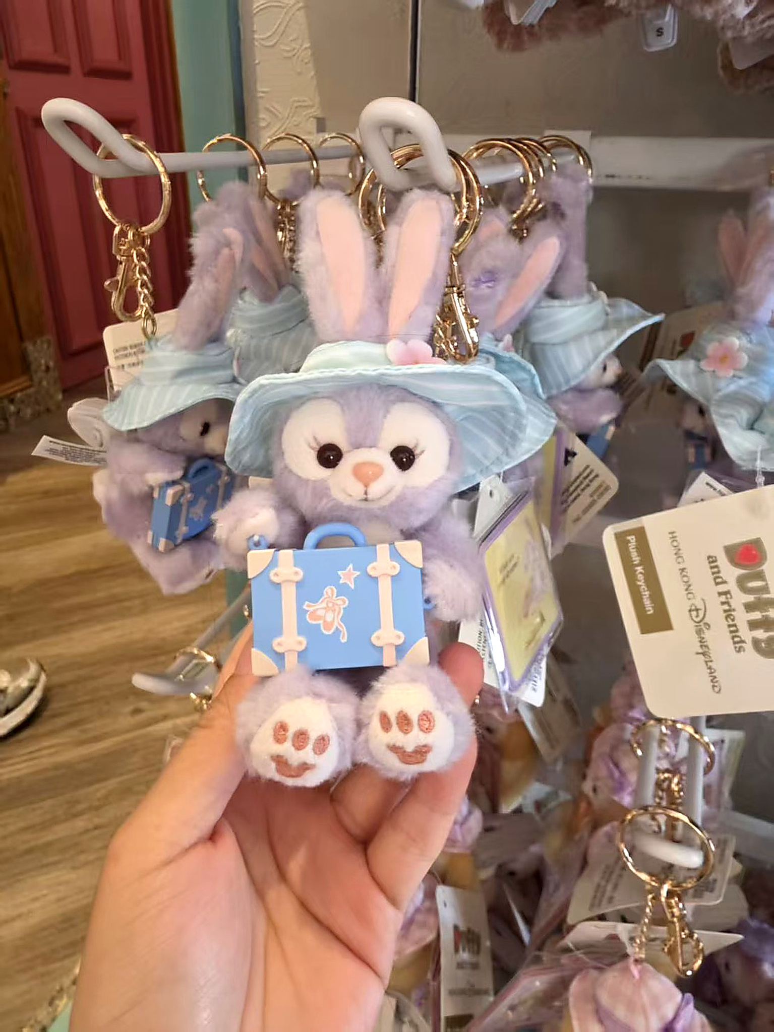 disney_keychain_2K_enhanced_03