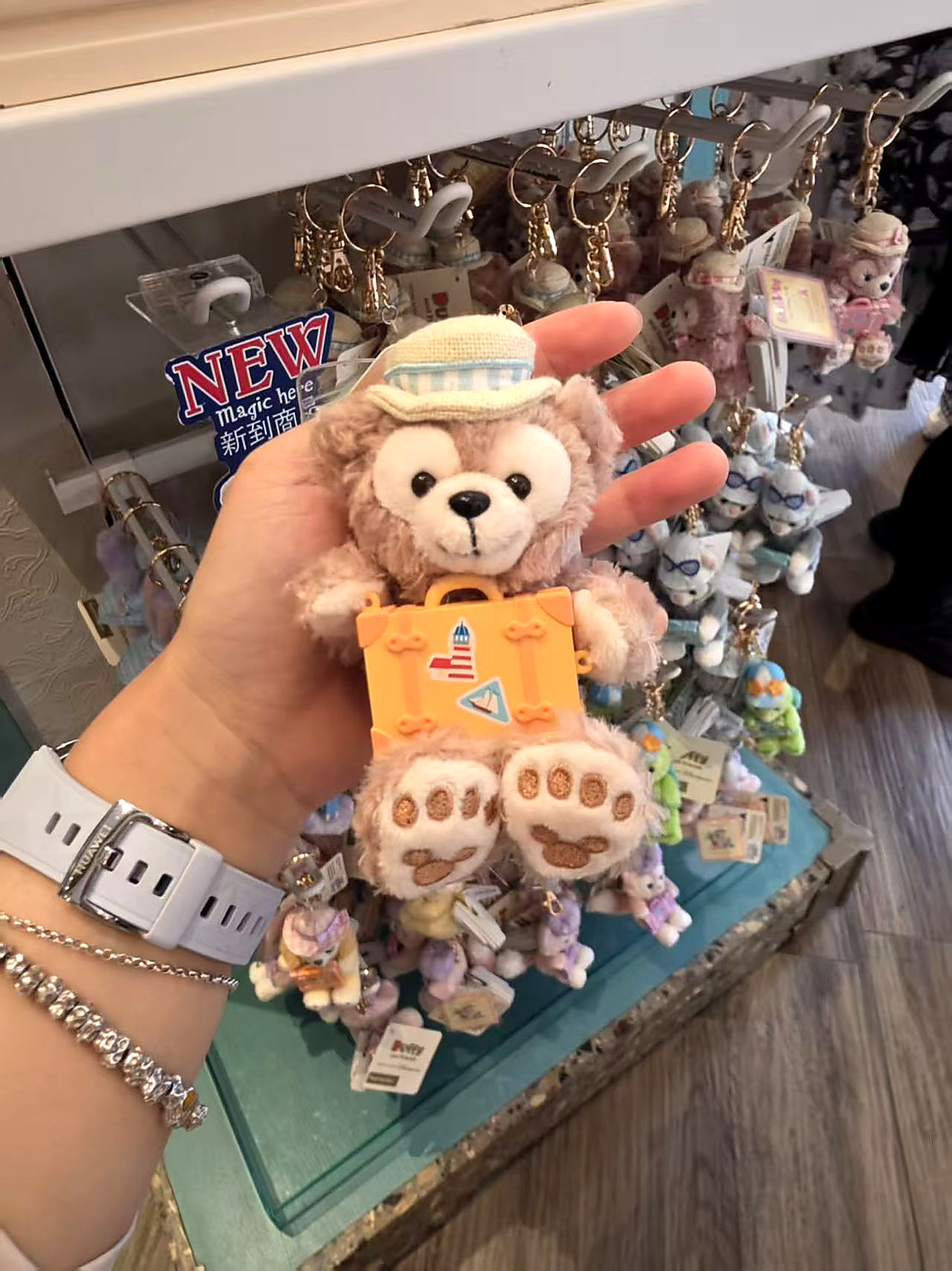 disney_keychain_2K_enhanced_01