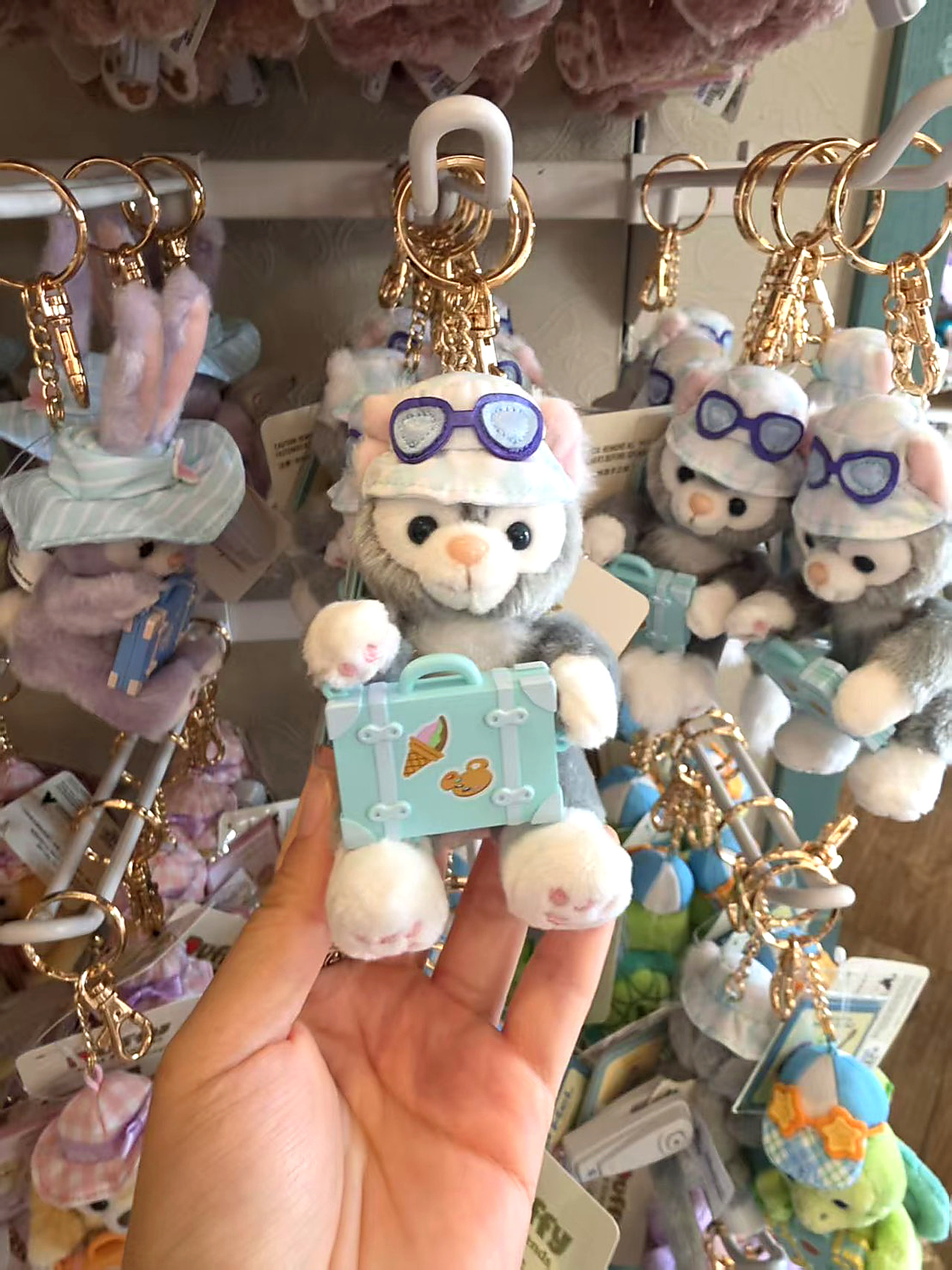 disney_keychain_2K_enhanced_02
