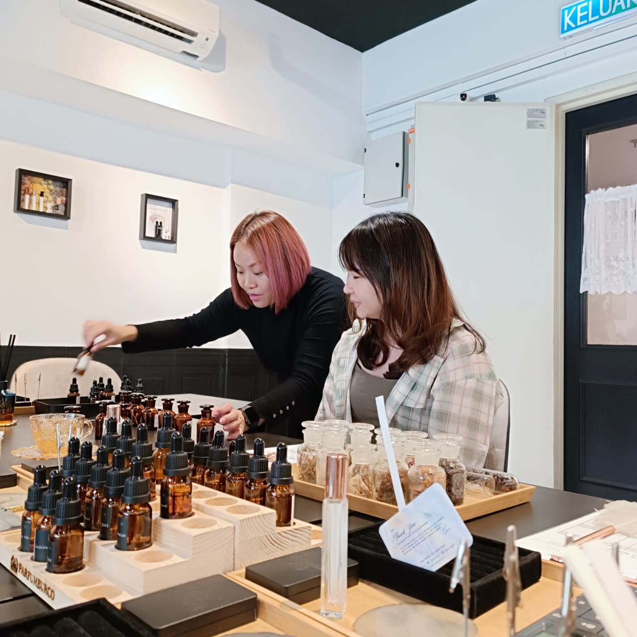 bespoke perfume workshop 11