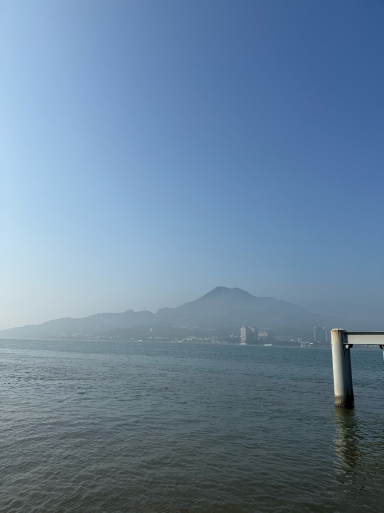 河邊散步