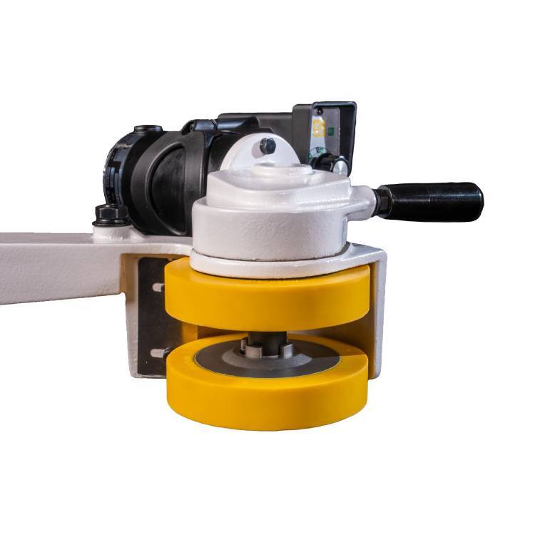 CO-MATIC AF02 帶鋸送料機商品照，含雙送料輪與底板