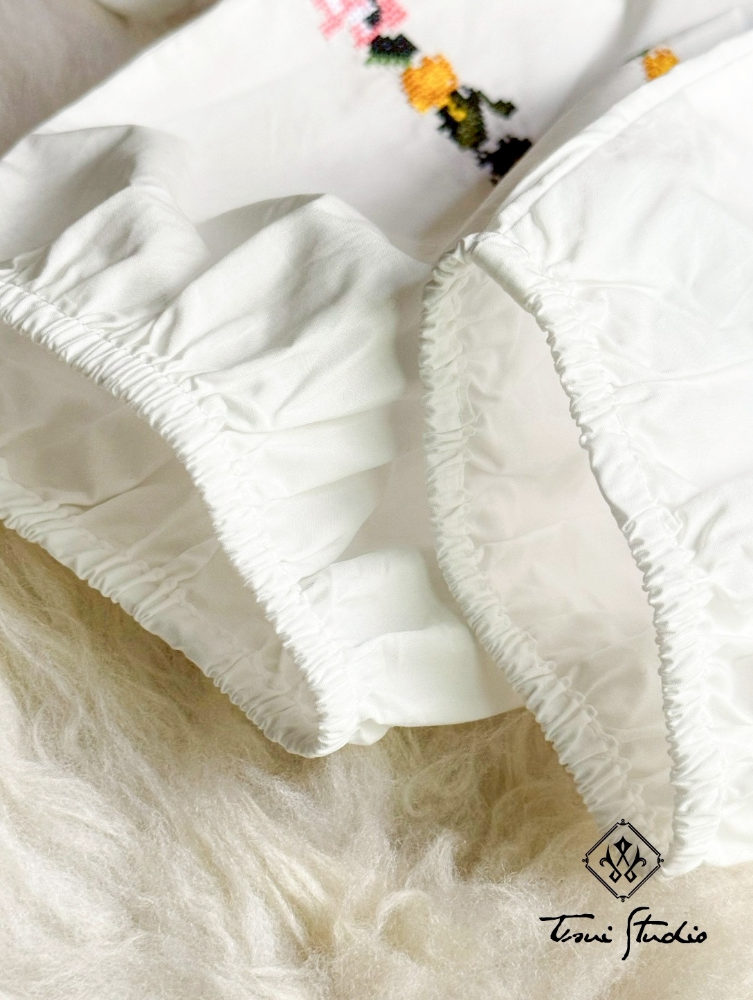 LINE_ALBUM_蕾絲方領十字刺繡花拼接泡泡袖上衣_260324_10