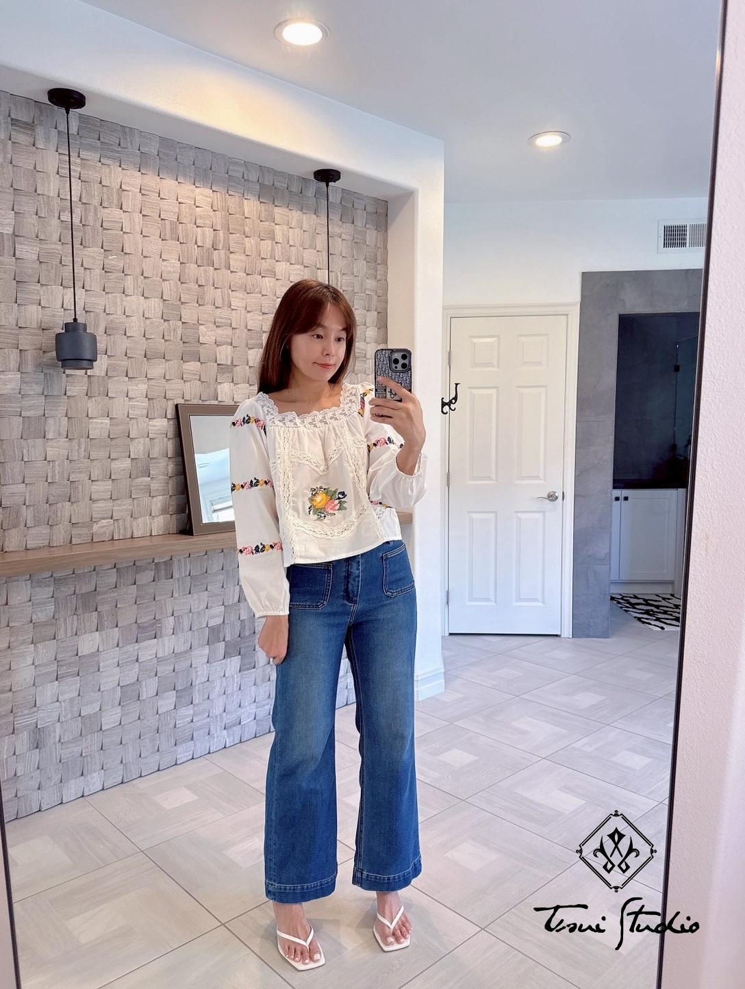 LINE_ALBUM_蕾絲方領十字刺繡花拼接泡泡袖上衣_260324_6