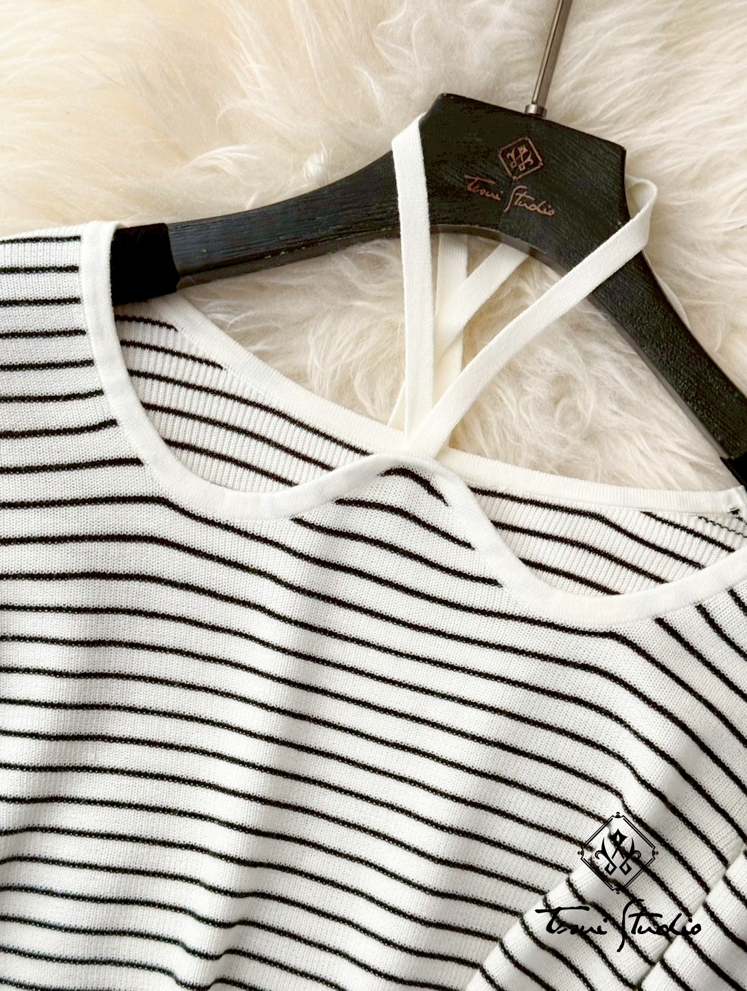 LINE_ALBUM_繞頸針織長袖黑白條紋上衣_260324_4