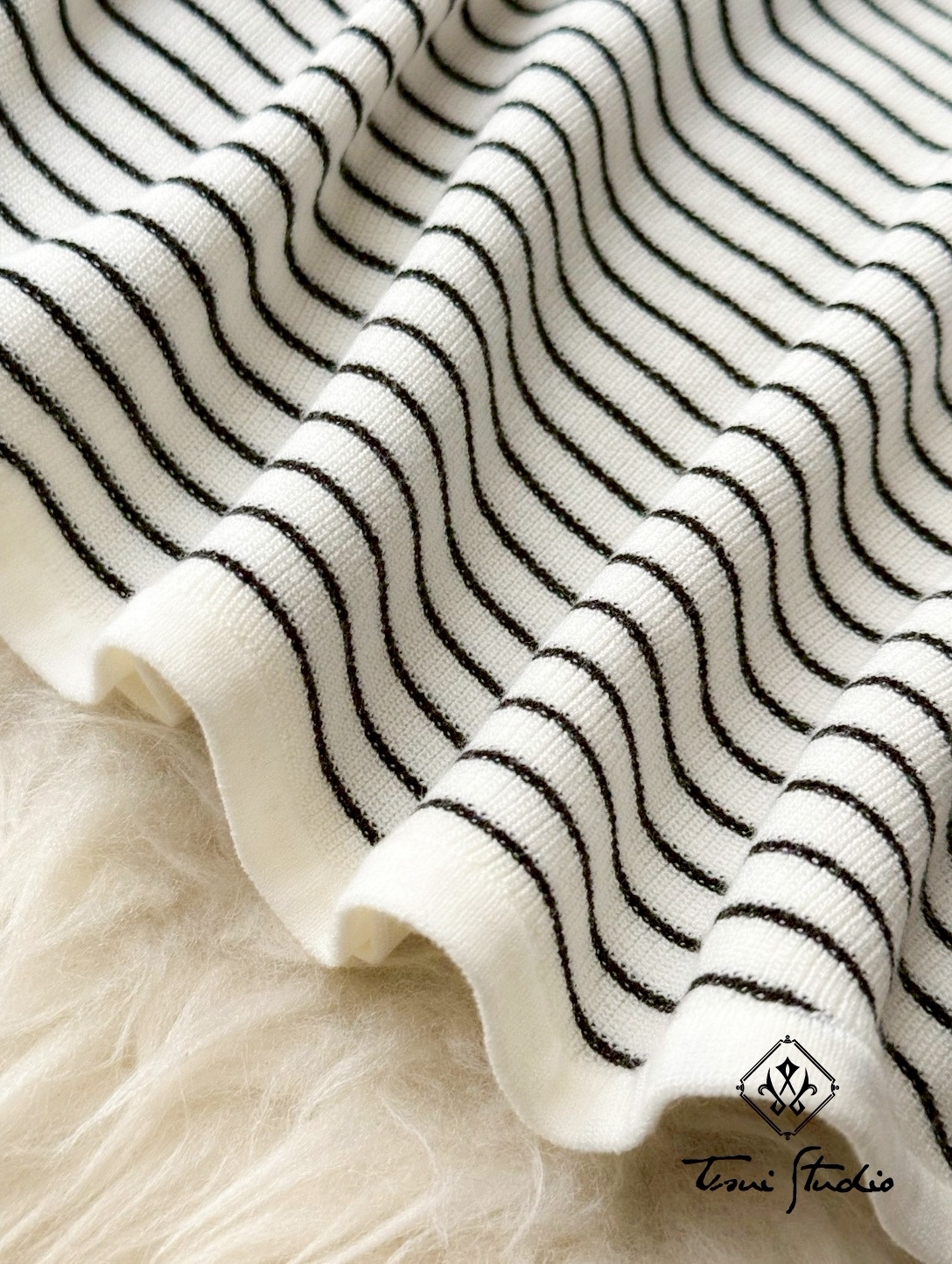 LINE_ALBUM_繞頸針織長袖黑白條紋上衣_260324_11