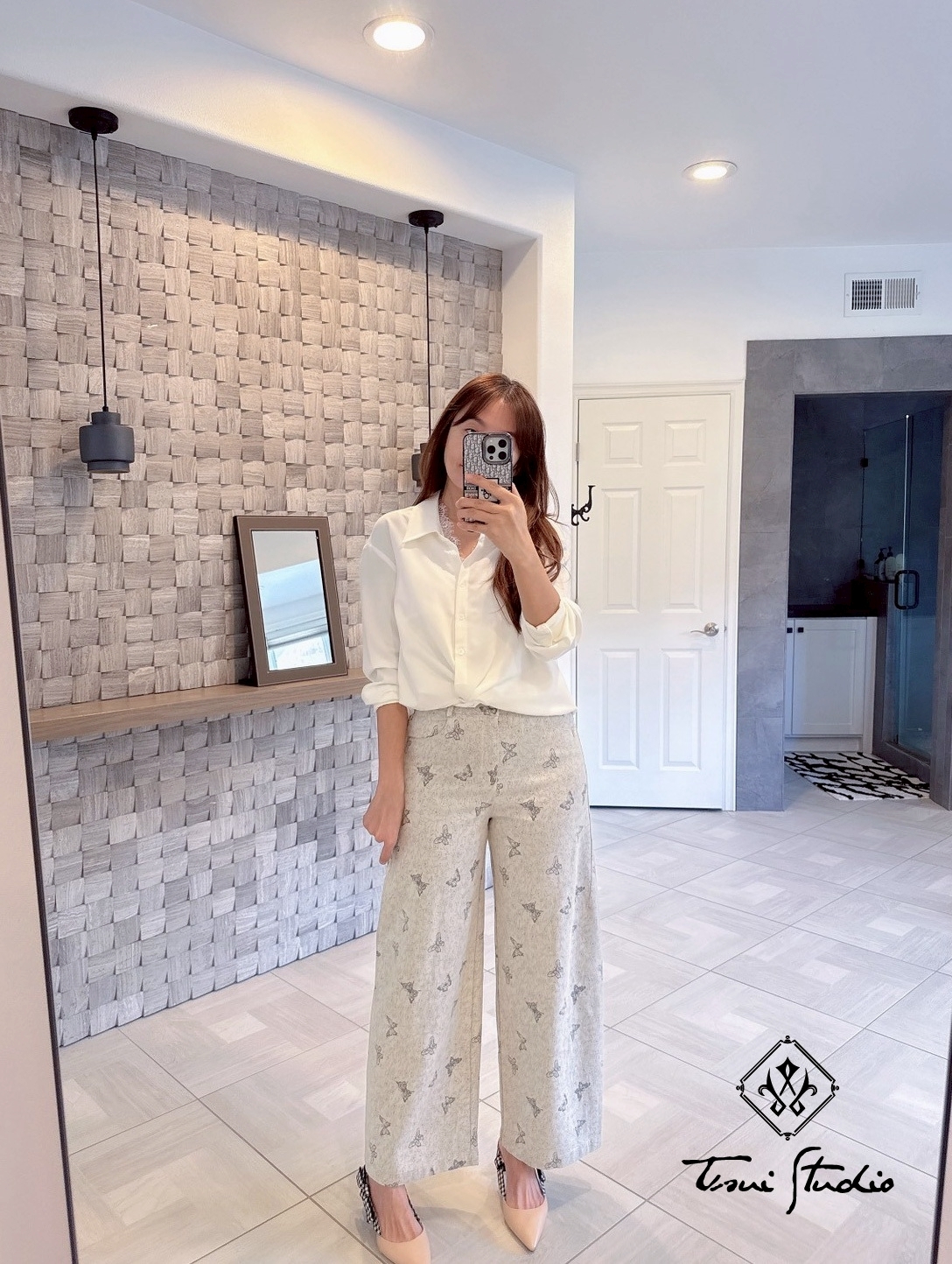 LINE_ALBUM_蝴蝶印花休閒彎刀褲。27(M)_260414_2