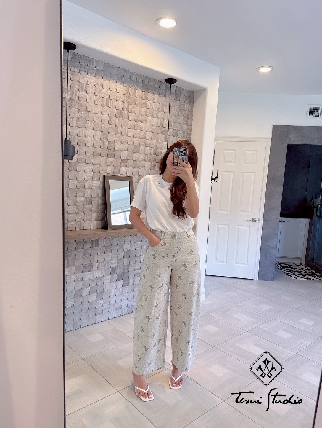 LINE_ALBUM_蝴蝶印花休閒彎刀褲。27(M)_260414_5