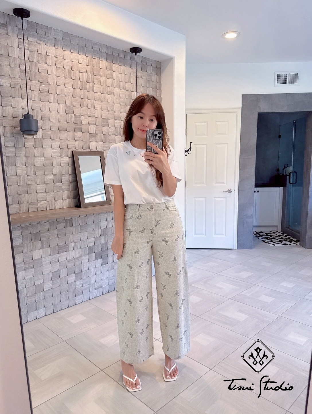 LINE_ALBUM_蝴蝶印花休閒彎刀褲。27(M)_260414_10