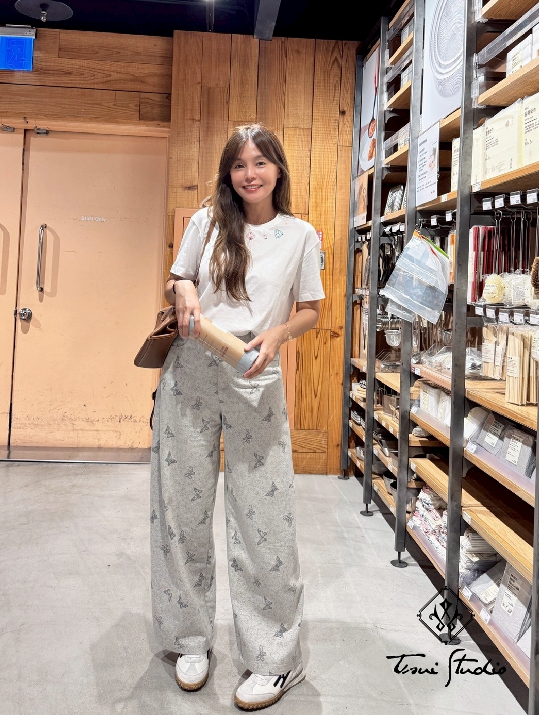 LINE_ALBUM_蝴蝶印花休閒彎刀褲。27(M)_260414_17