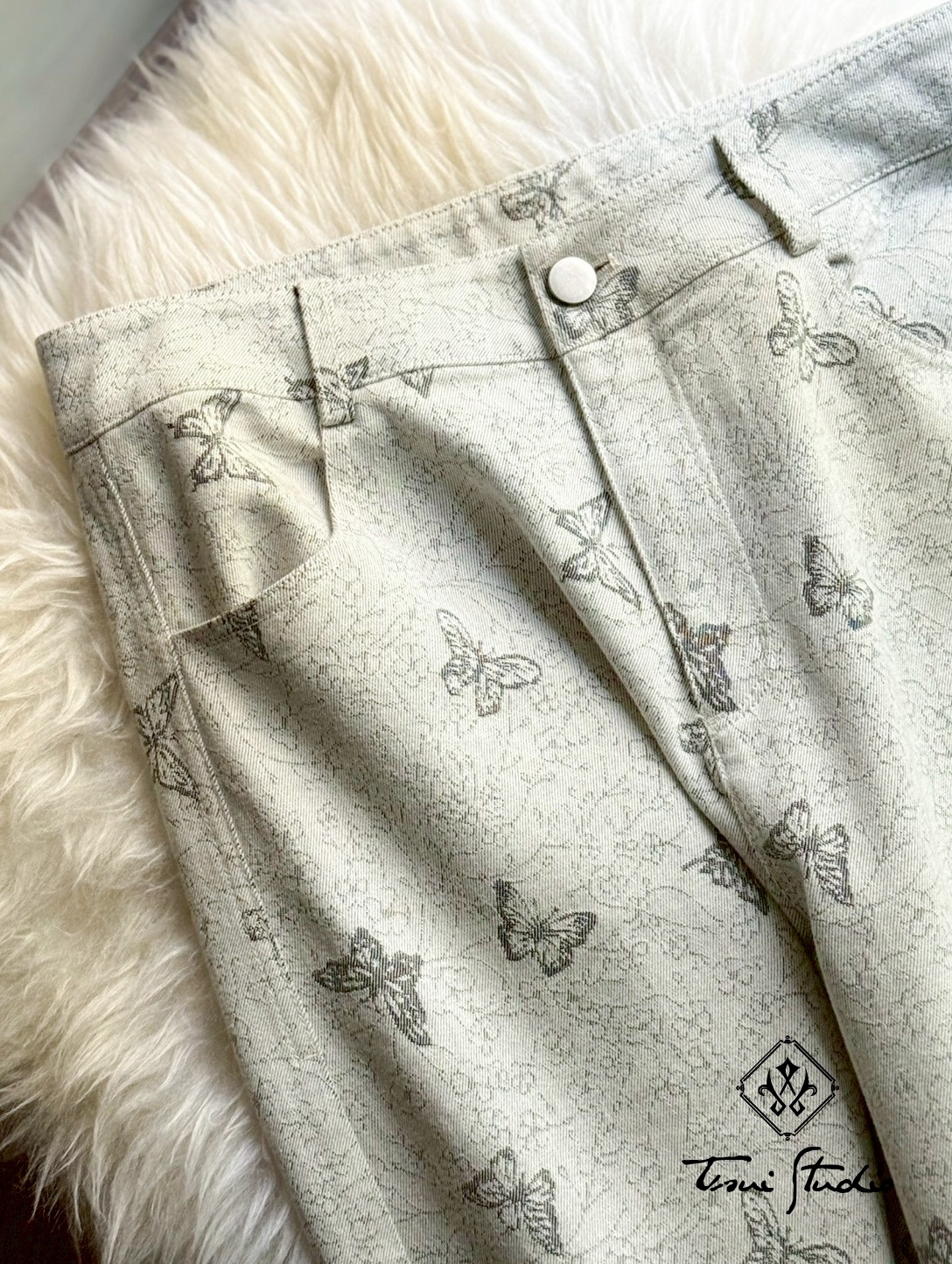 LINE_ALBUM_蝴蝶印花休閒彎刀褲。27(M)_260414_14