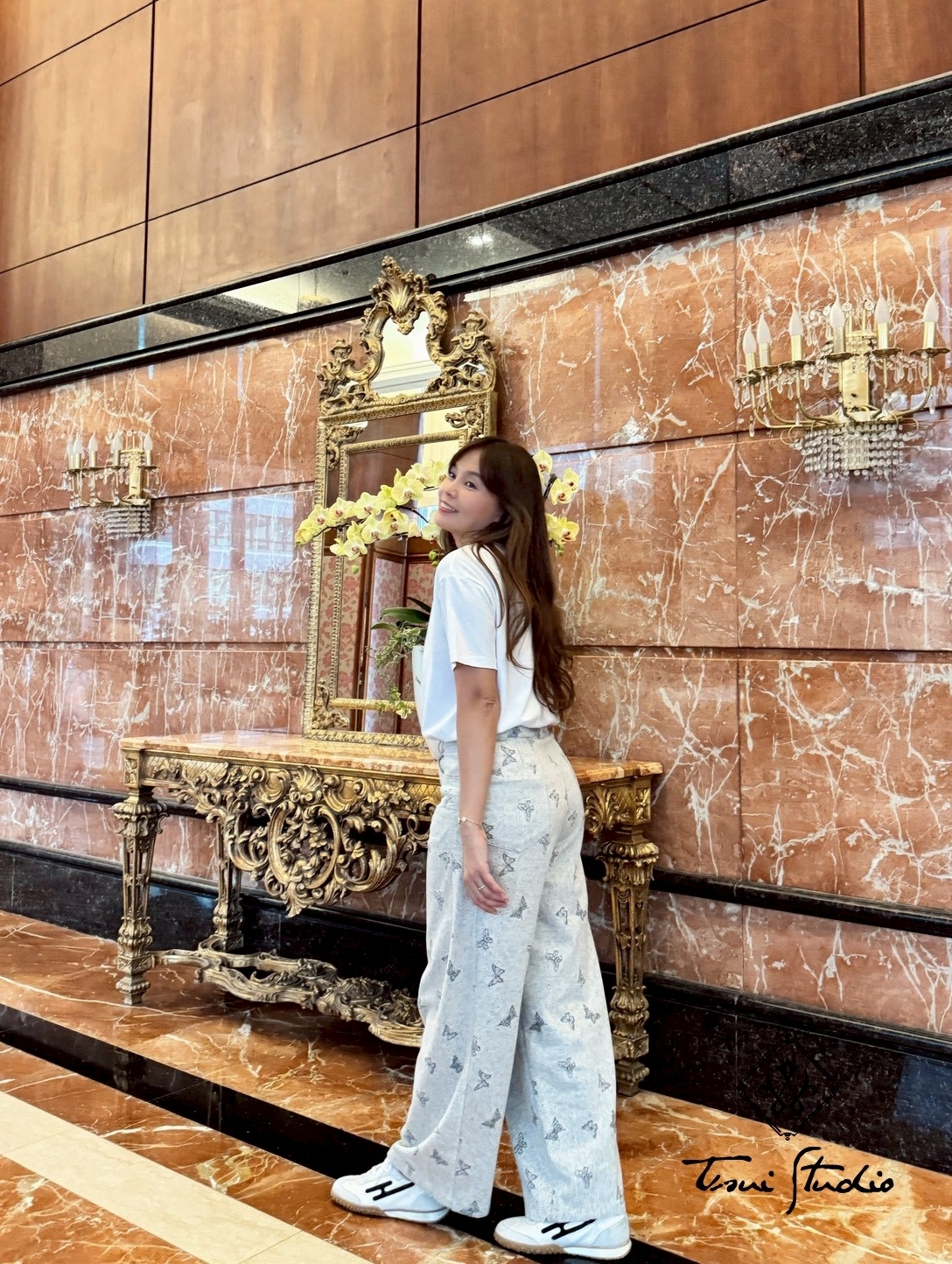 LINE_ALBUM_蝴蝶印花休閒彎刀褲。27(M)_260414_19