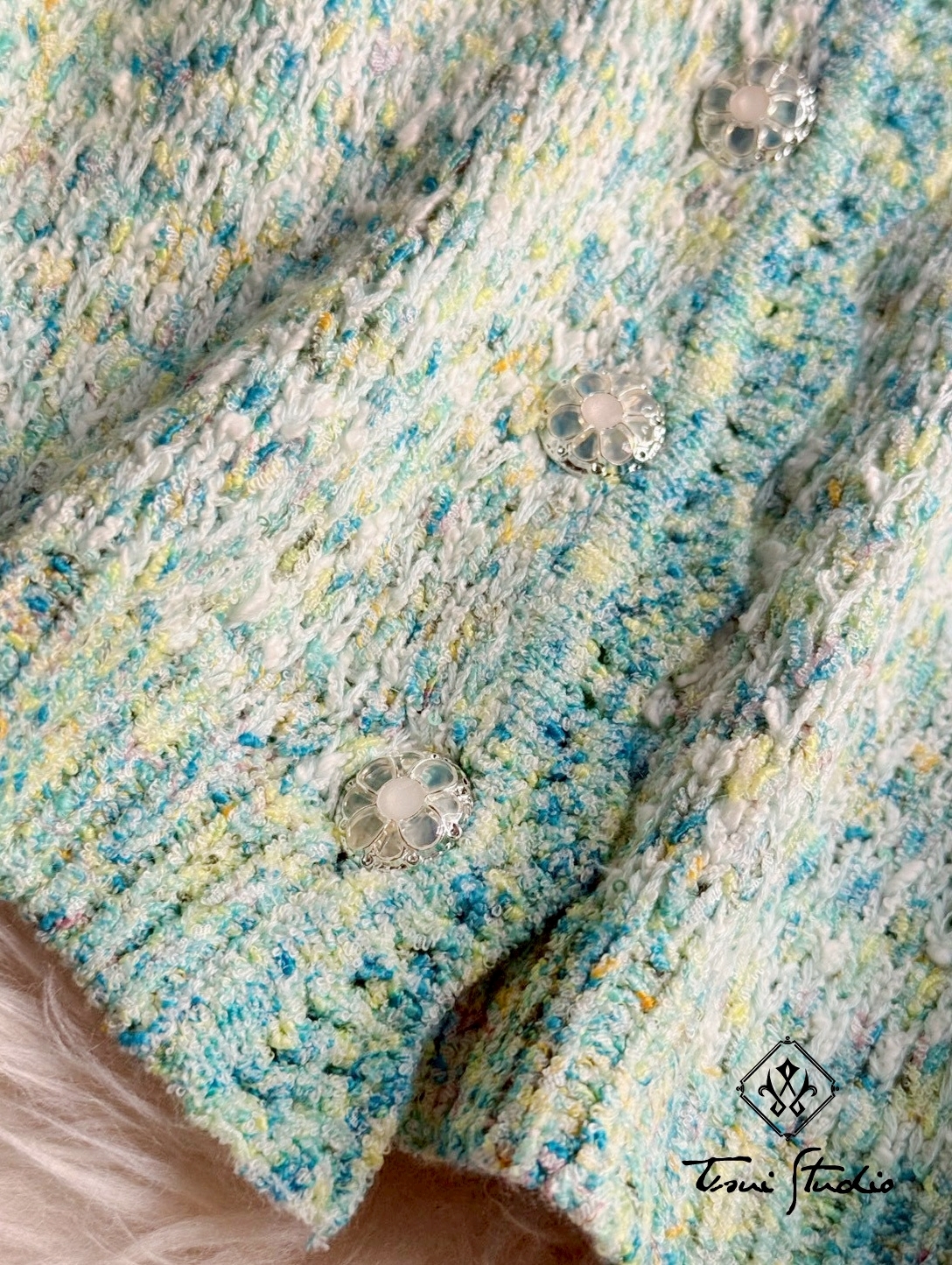 LINE_ALBUM_小香V領排釦針織無袖上衣_260421_5