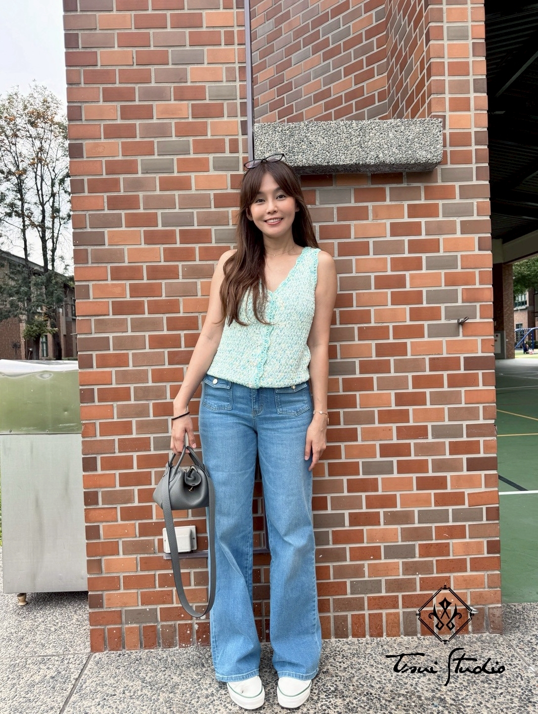 LINE_ALBUM_小香V領排釦針織無袖上衣_260421_7