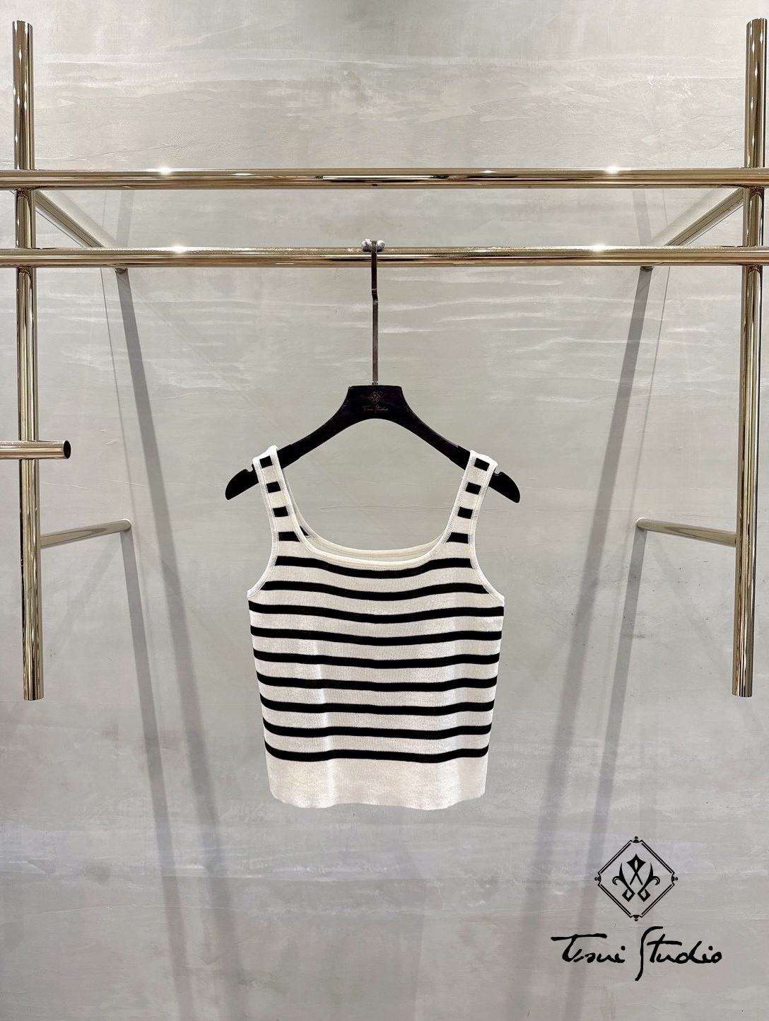 LINE_ALBUM_方領條紋針織無袖背心上衣_260421_2