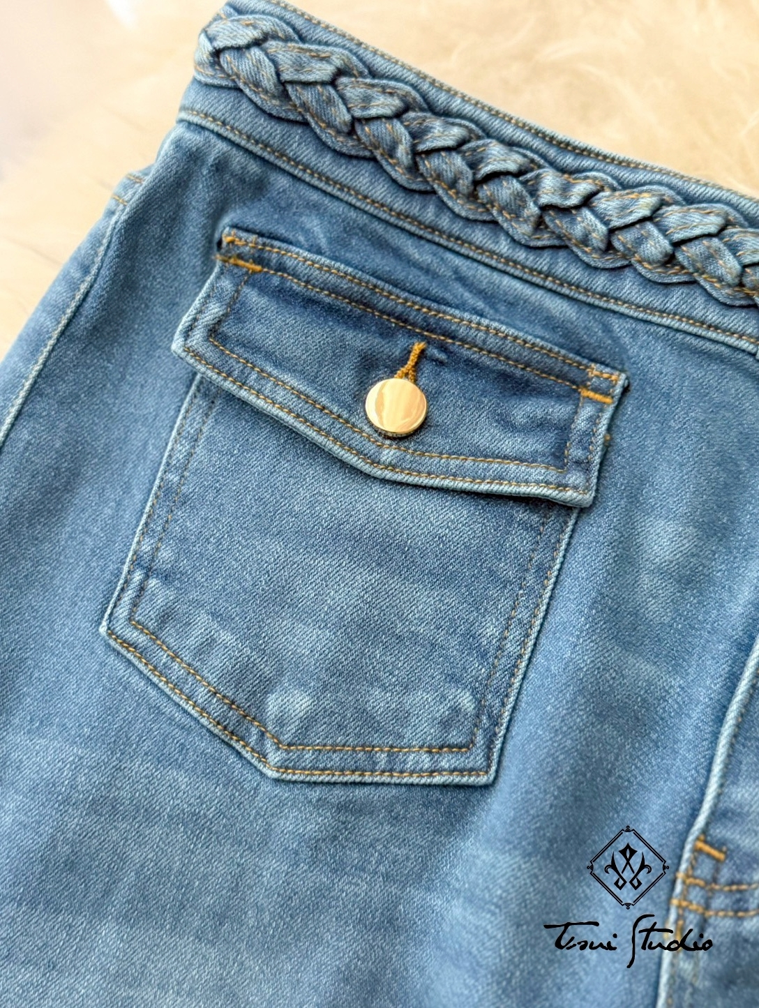 LINE_ALBUM_雙口袋編織裝飾腰帶牛仔直筒寬褲_260421_1