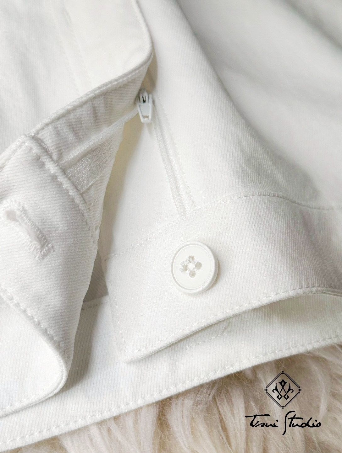 LINE_ALBUM_落地寬褲。白28(L)_260421_4