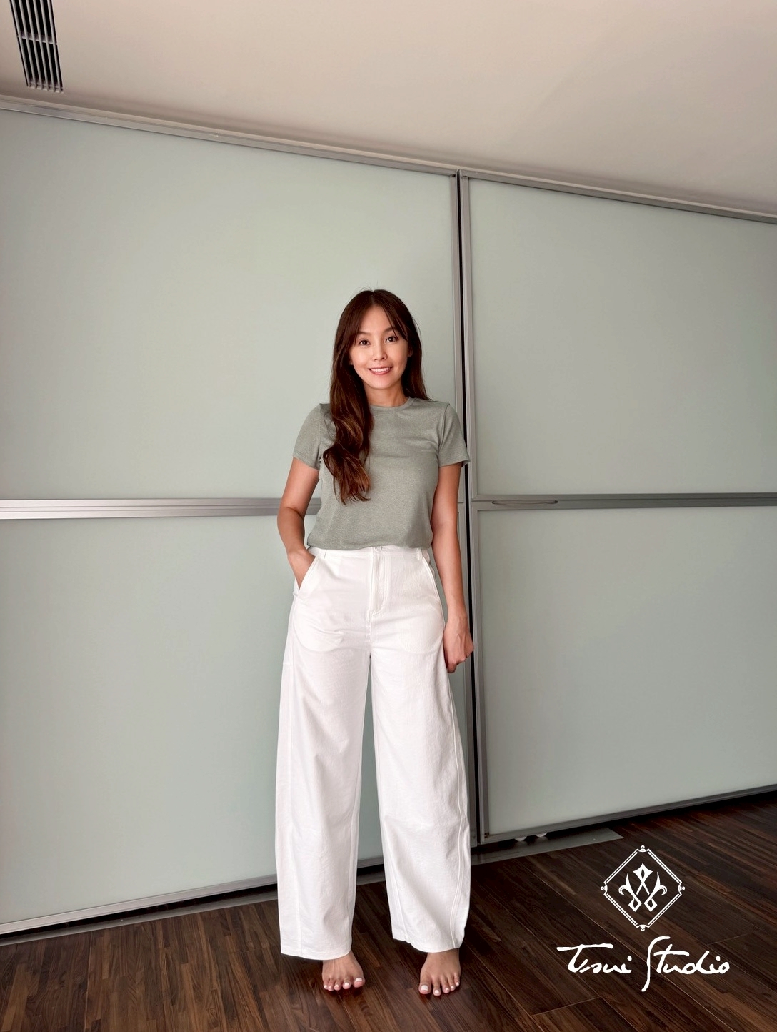 LINE_ALBUM_落地寬褲。白28(L)_260421_7