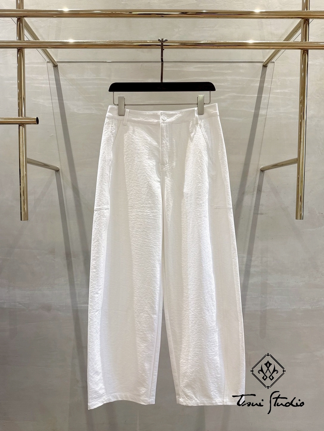 LINE_ALBUM_落地寬褲。白28(L)_260421_1