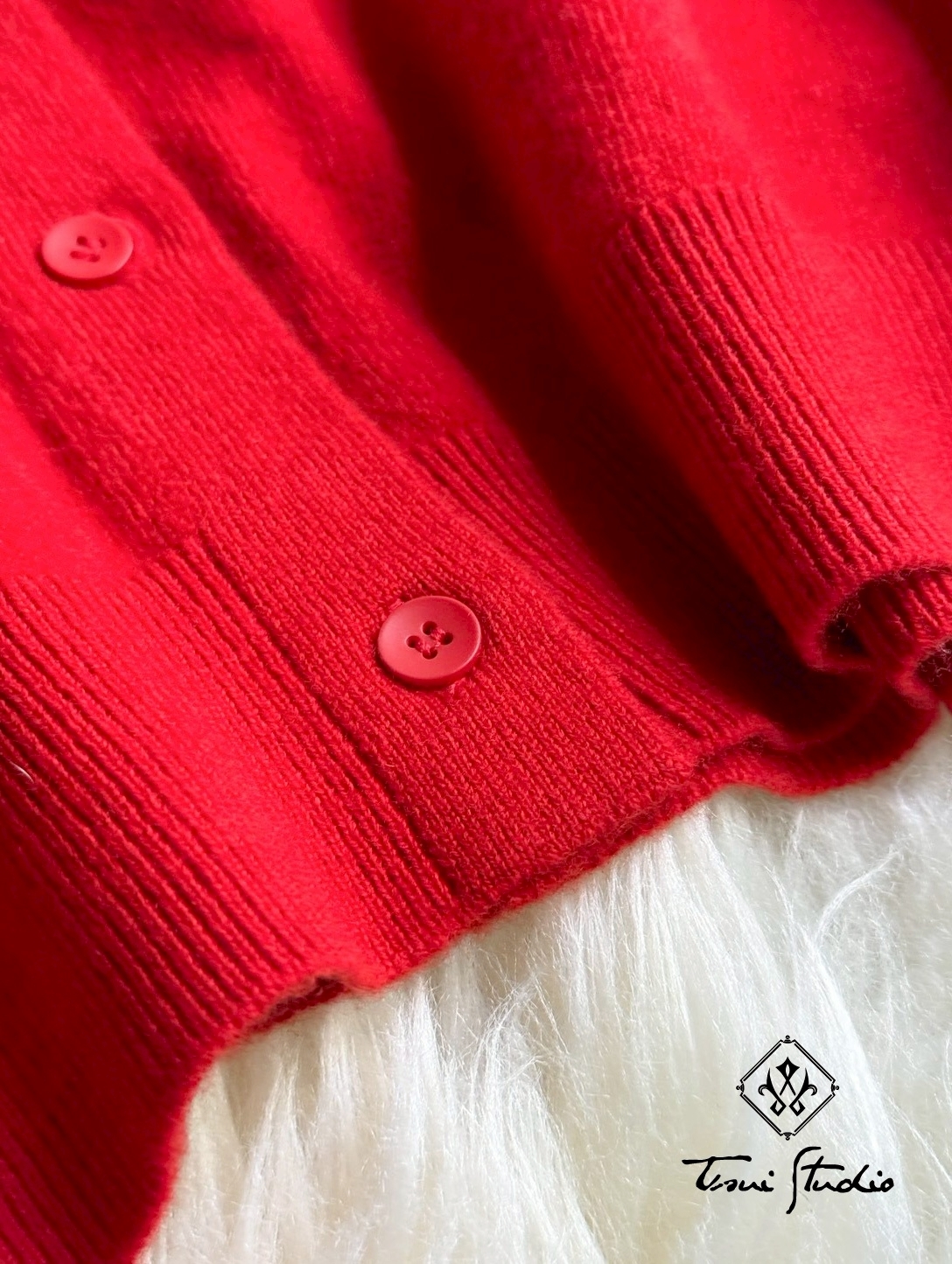 LINE_ALBUM_櫻桃刺繡針織排釦外套上衣_260421_5