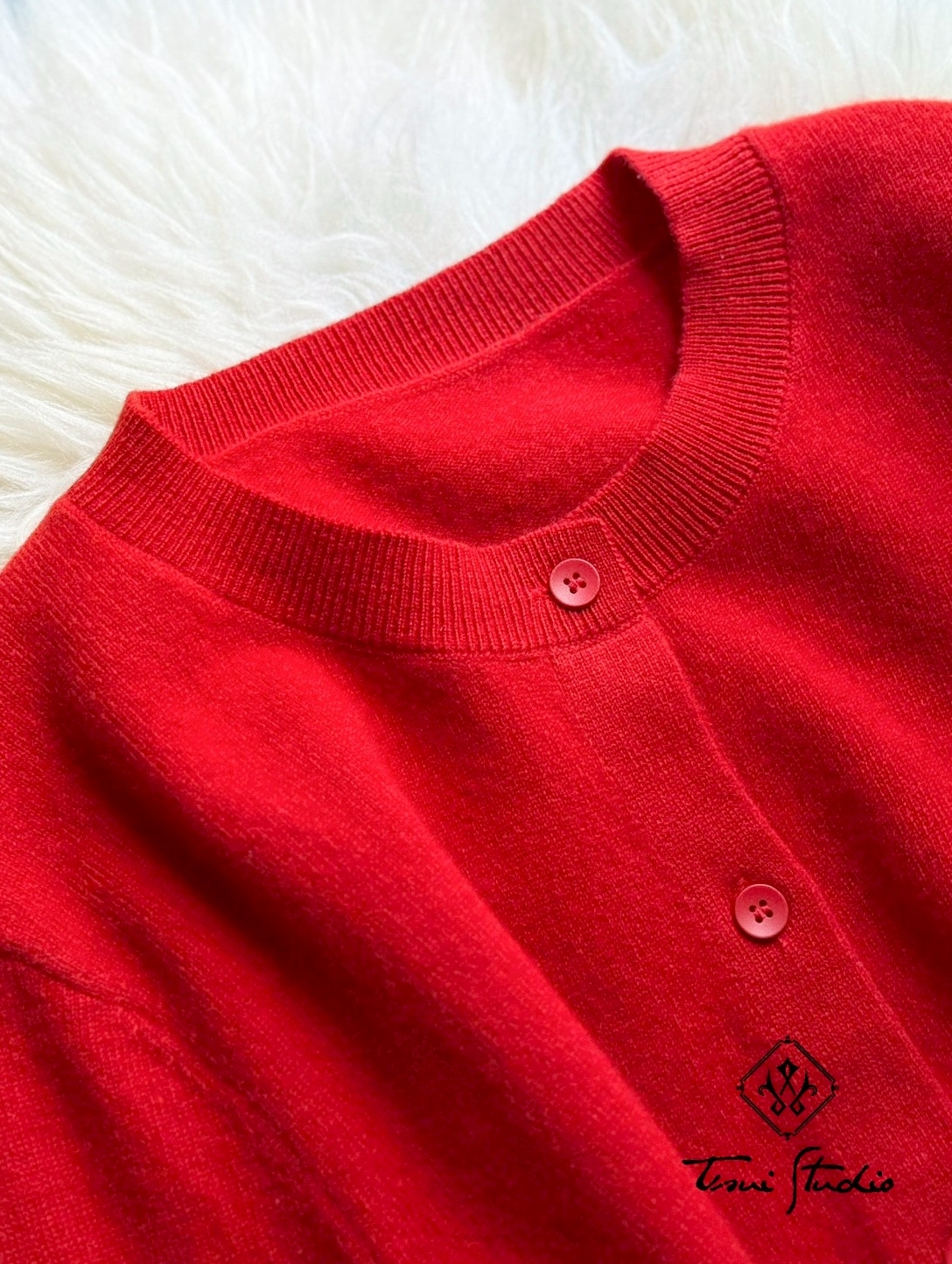 LINE_ALBUM_櫻桃刺繡針織排釦外套上衣_260421_3