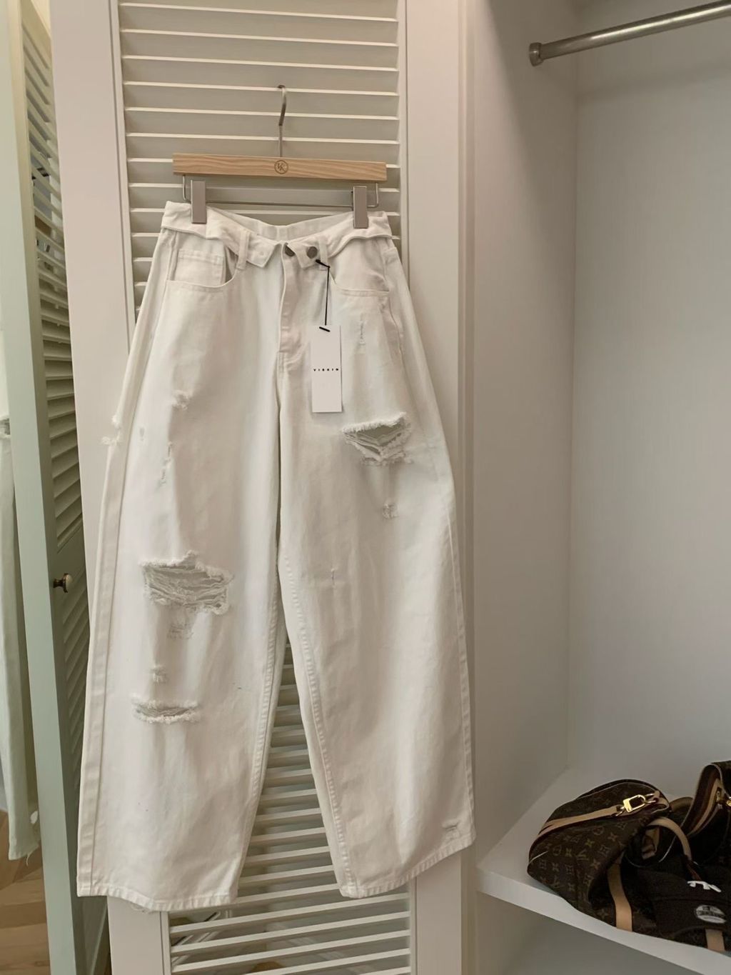 C60F305E-9F25-4E62-9C10-58C736E6CD17