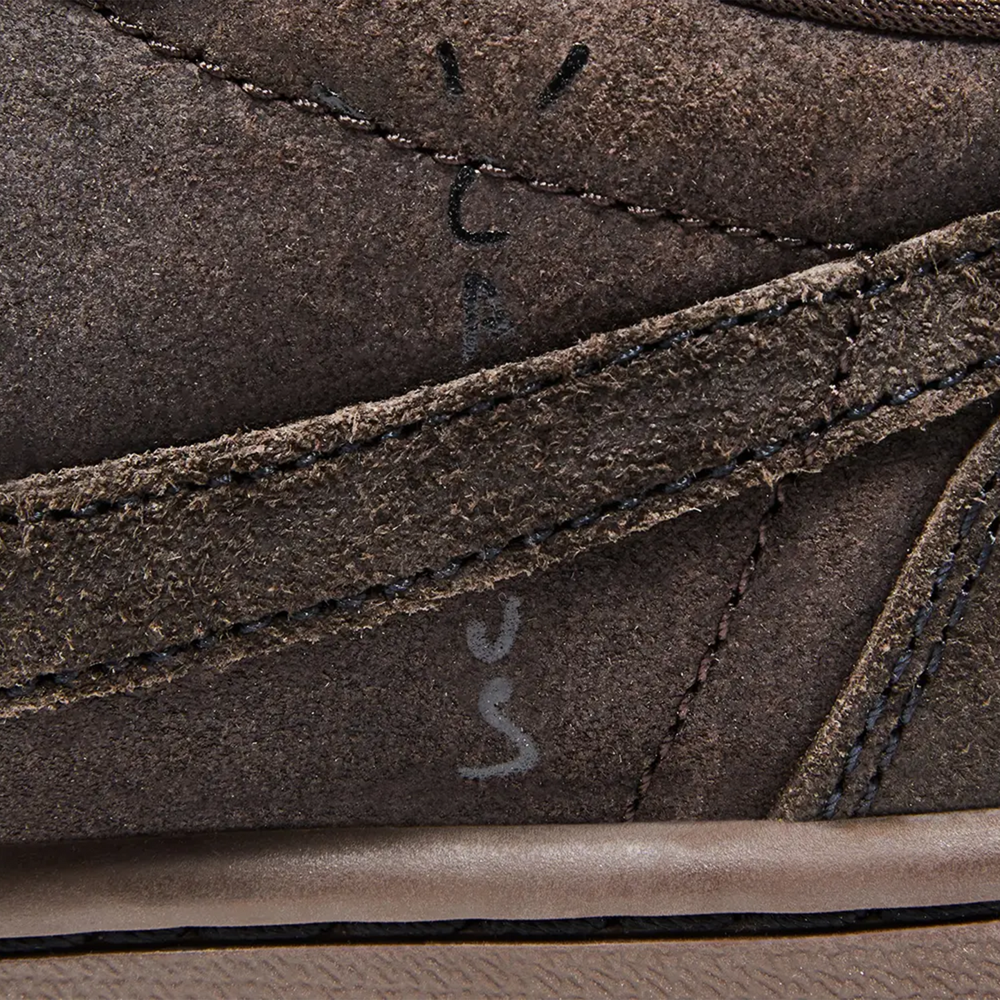Jordan1RetroLowOGSPTravisScottVelvetBrown-5