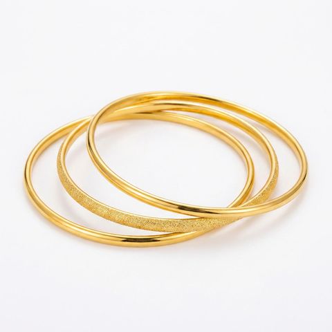gemini-image-2_Second_Photo_close-up_product_only_Prompt_A_close-up_shot_of_the_three_gold_bang-0