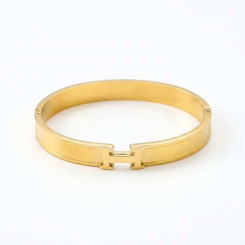 gemini-image-2_Second_Photo_close-up_product_only_Prompt_Close-up_shot_of_the_gold_bangle_place-0