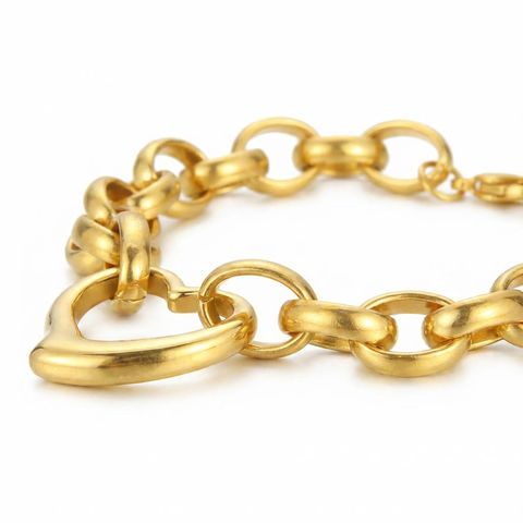 gemini-image-2_Prompt_A_side_angle_shot_of_the_gold_chain_bracelet_with_a_heart-shaped_link_pla-0