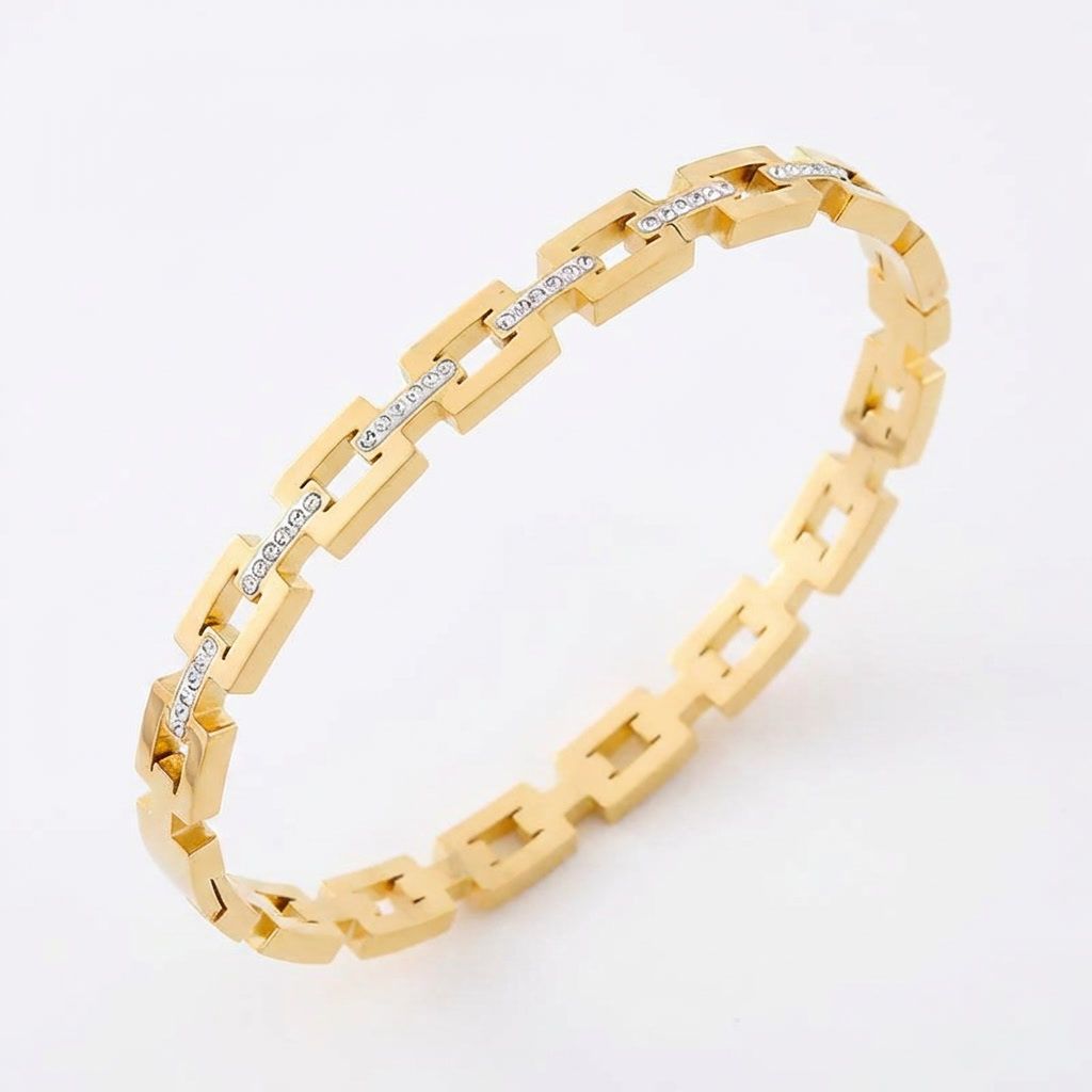 gemini-image-2_Third_Photo_45-degree_angle_shot_Prompt_A_45-degree_angle_shot_of_the_gold_chain-0 (1)