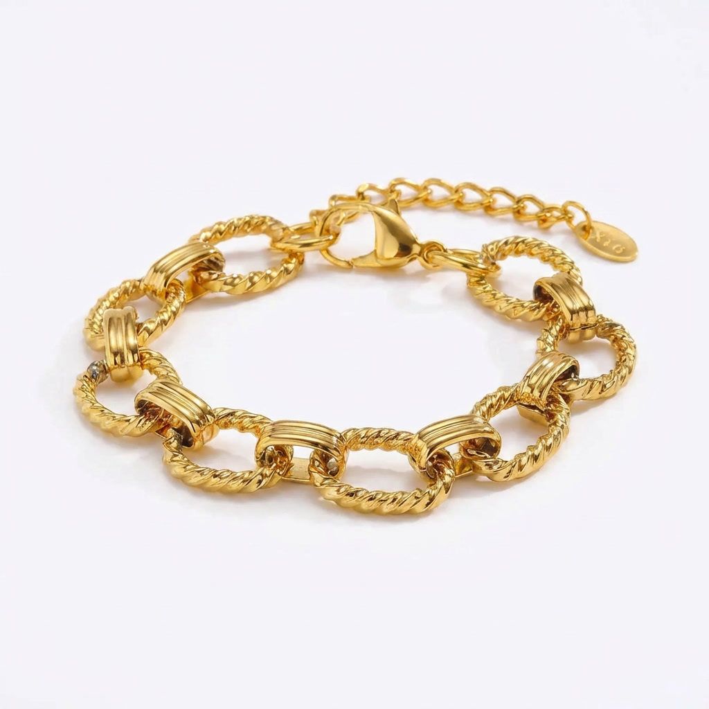 gemini-image-2_econd_Photo_close-up_product_only_Prompt_A_close-up_shot_of_the_gold_rope-link_b-0
