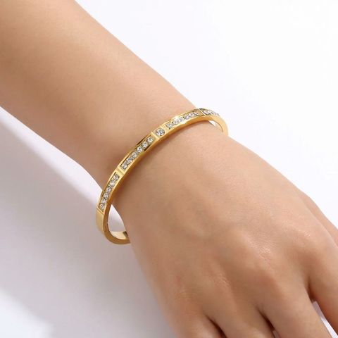 gemini-image-2_Model_hand_shot_Prompt_Create_a_high-quality_image_of_the_gold_bangle_bracelet_w-0 (1)