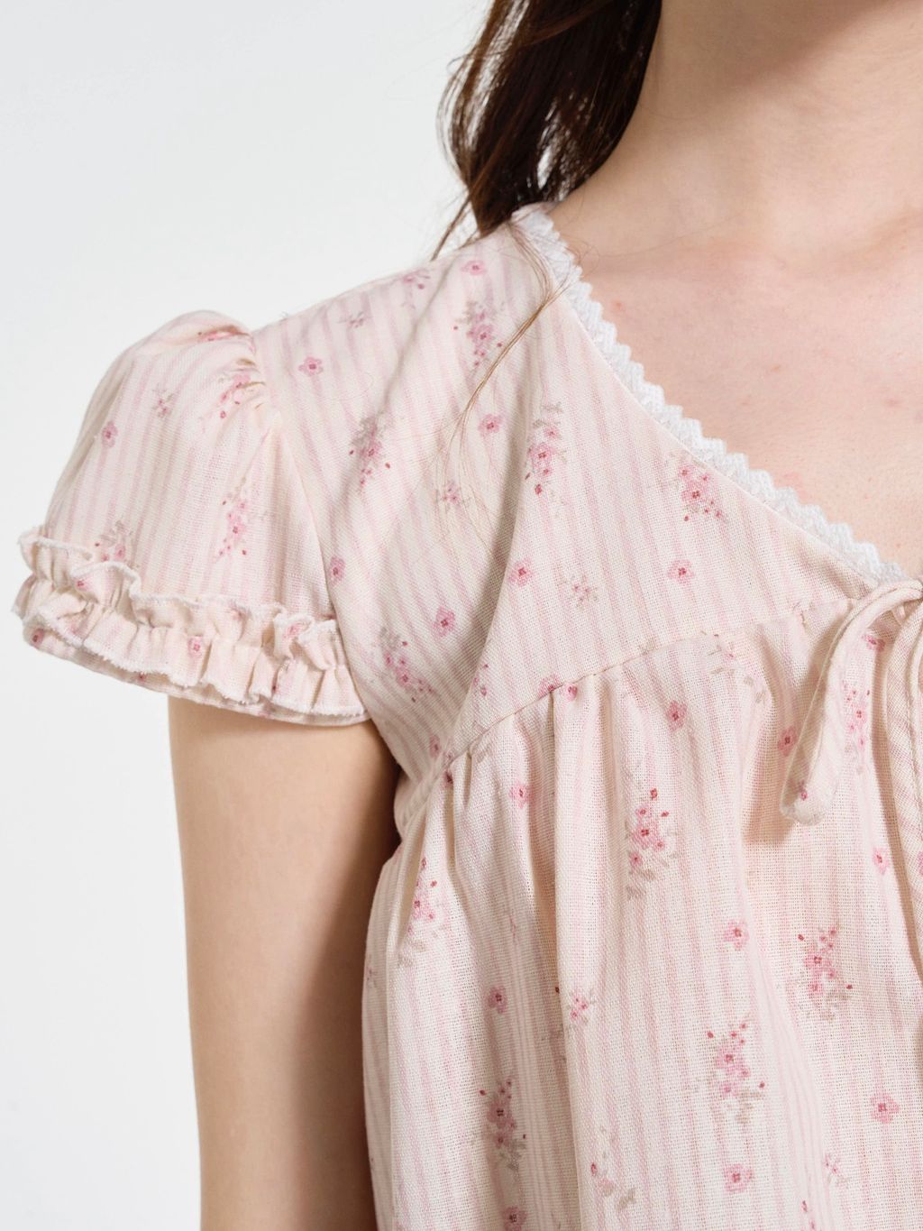 Hazel-Shirt-Ao-kieu-hoa-nhi-buoc-no-nguc-vien-beo-5