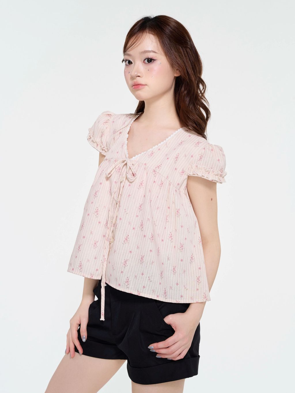 Hazel-Shirt-Ao-kieu-hoa-nhi-buoc-no-nguc-vien-beo (1)