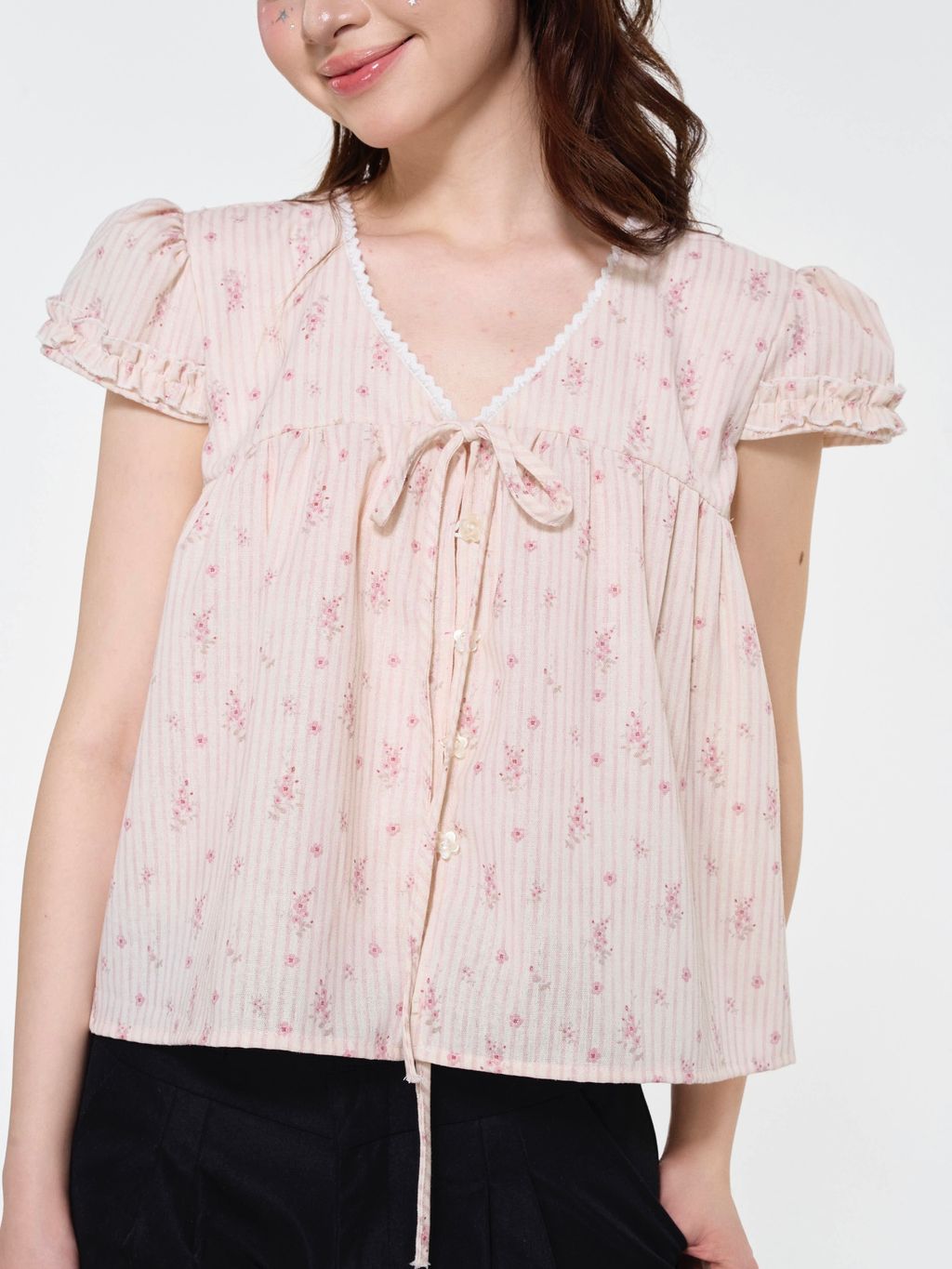 Hazel-Shirt-Ao-kieu-hoa-nhi-buoc-no-nguc-vien-beo-4