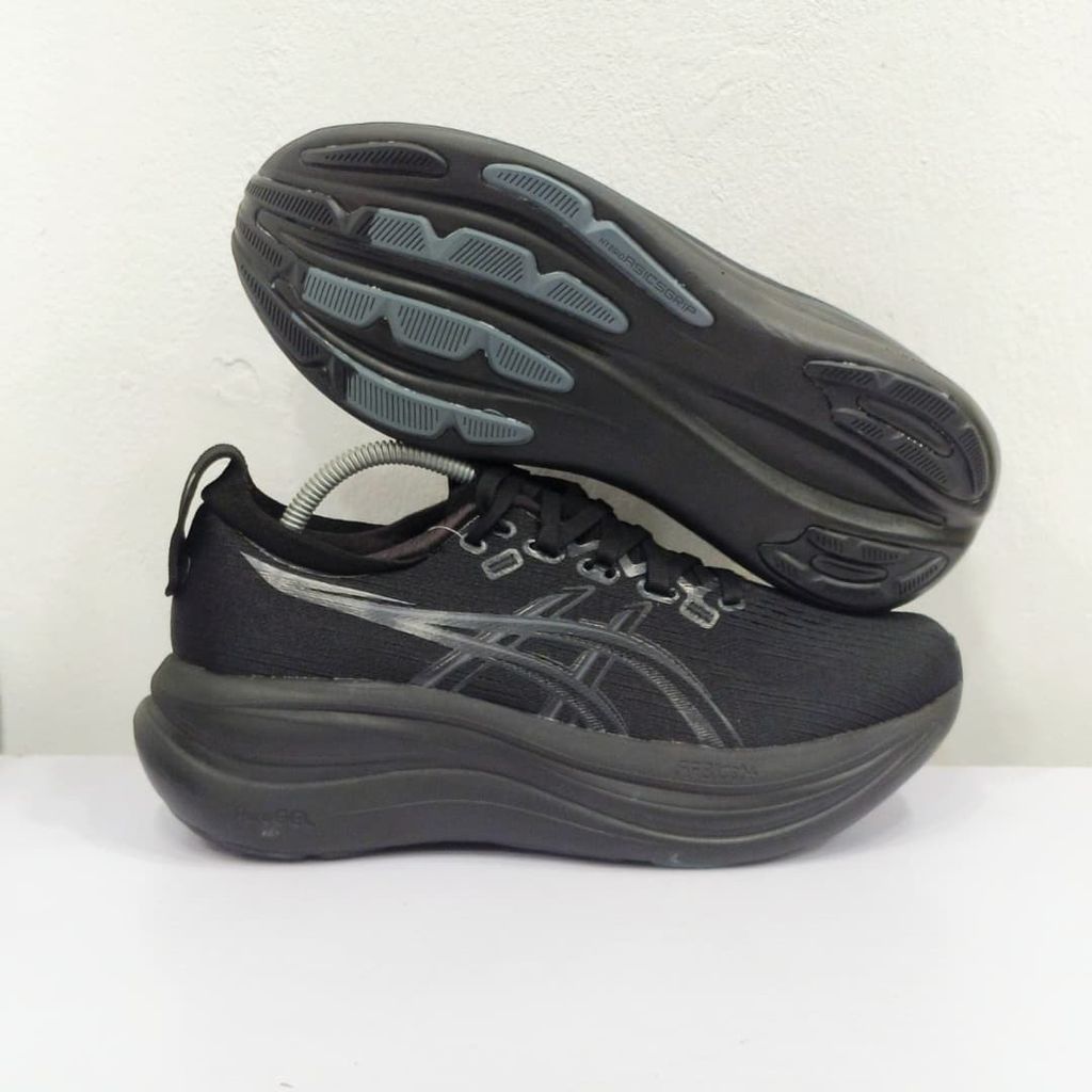 NIMBUS 28 ALL BALCK