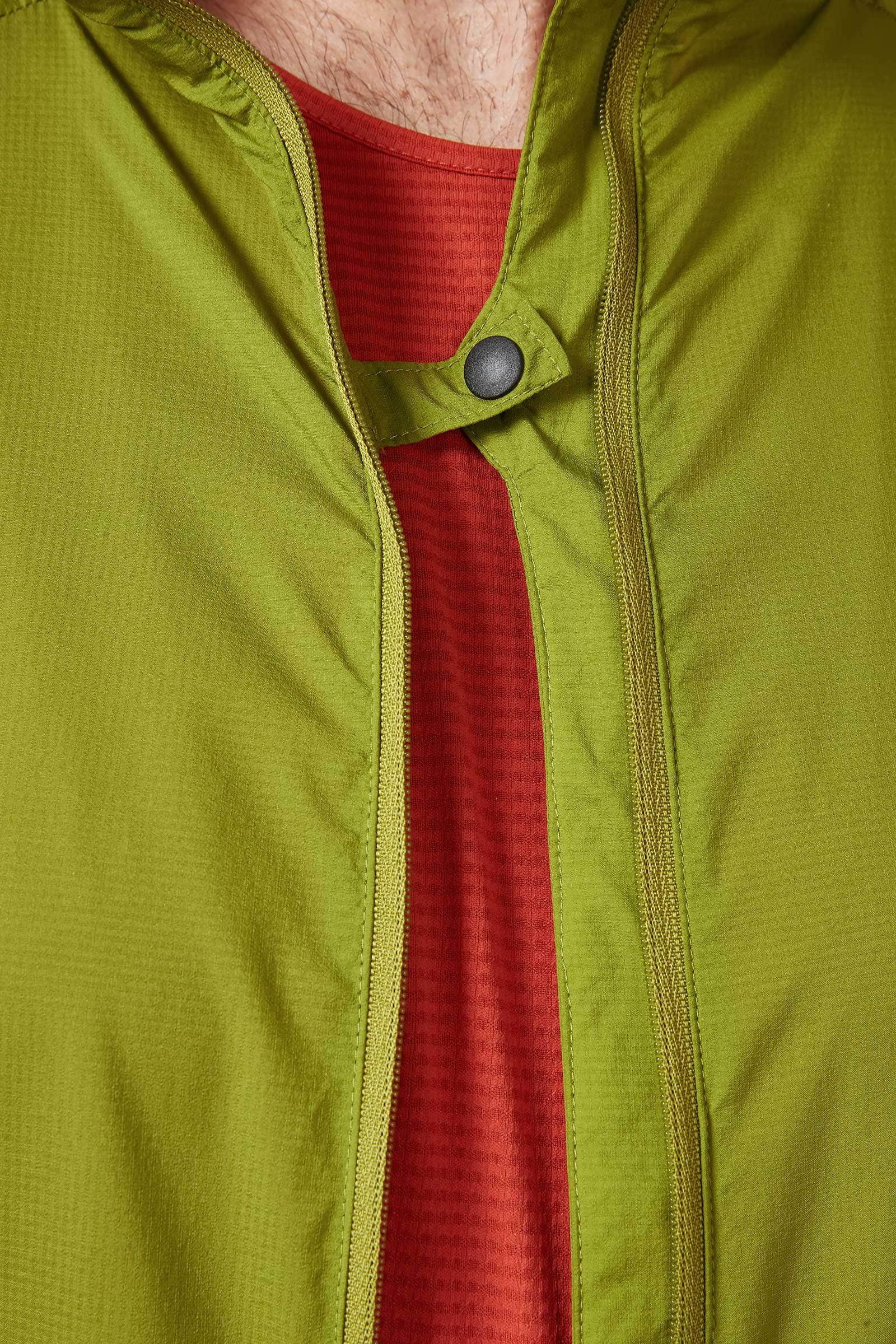 windveil_jacket_aspengreen_zest_qws_68_asz_model_detail_06